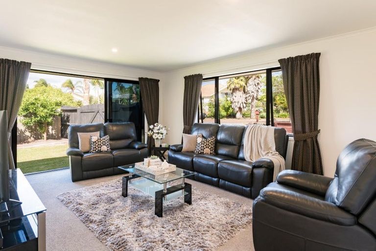 Photo of property in 11 Spinnaker Point, Haruru, 0204