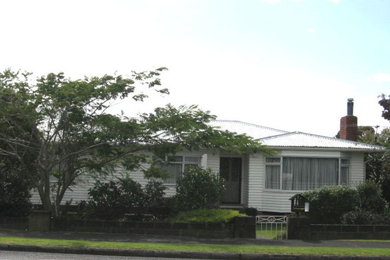 Photo of property in 105 Taikata Road, Te Atatu Peninsula, Auckland, 0610