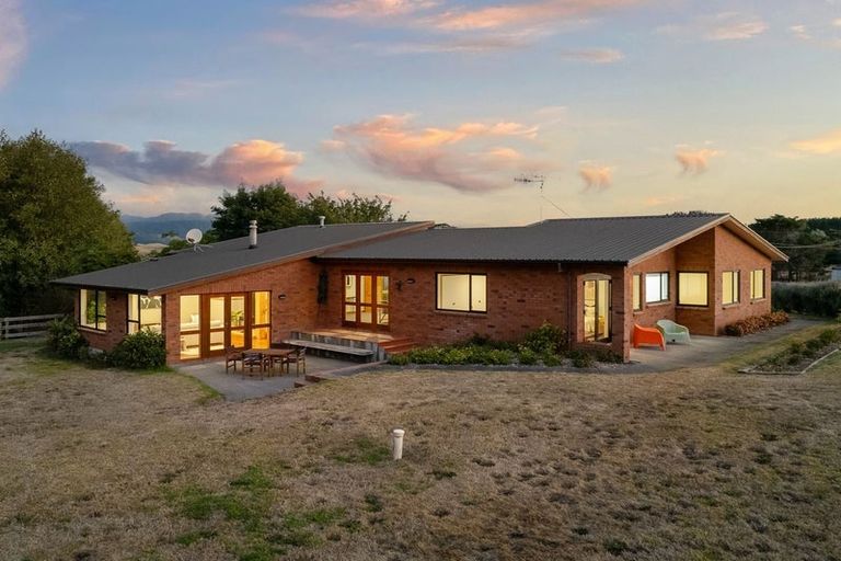 Photo of property in 630 Muhunoa Road West, Ohau, Levin, 5570