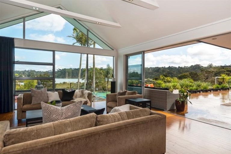 Photo of property in 6 Kerema Way, Schnapper Rock, Auckland, 0632