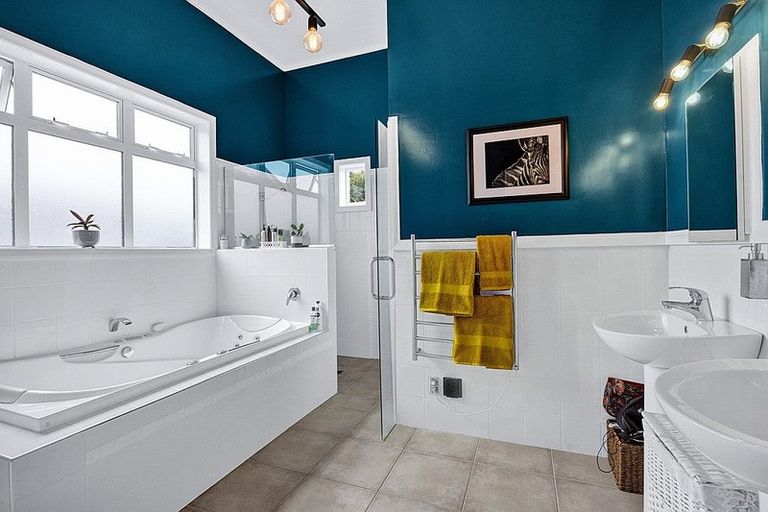 Photo of property in 2 Morrissey Street, Hawera, 4610