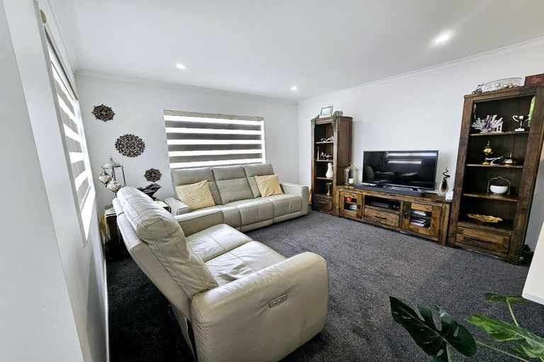 Photo of property in 40 Whareatua Avenue, Takanini, 2112