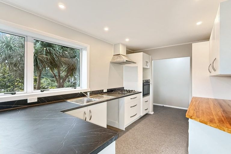 Photo of property in 30 Montgomery Avenue, Karori, Wellington, 6012