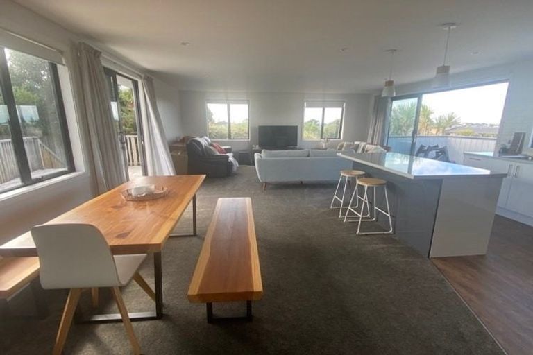 Photo of property in 115 Queens Road, Waikanae Beach, Waikanae, 5036