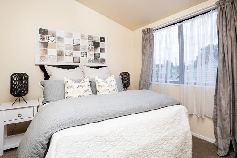 Photo of property in 2/89 Portage Road, New Lynn, Auckland, 0600