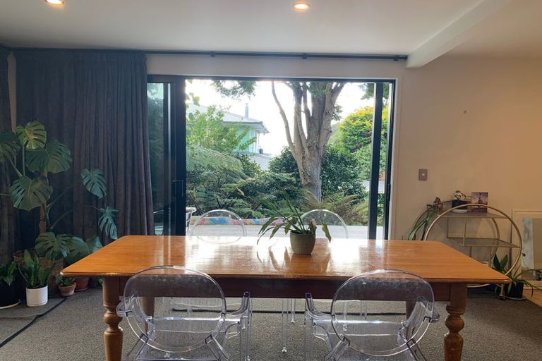 Photo of property in 2/28 Bayly Road, Moturoa, New Plymouth, 4310