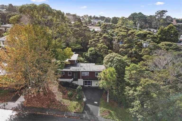 Photo of property in 1/3 Mcquoid Place, Glenfield, Auckland, 0629