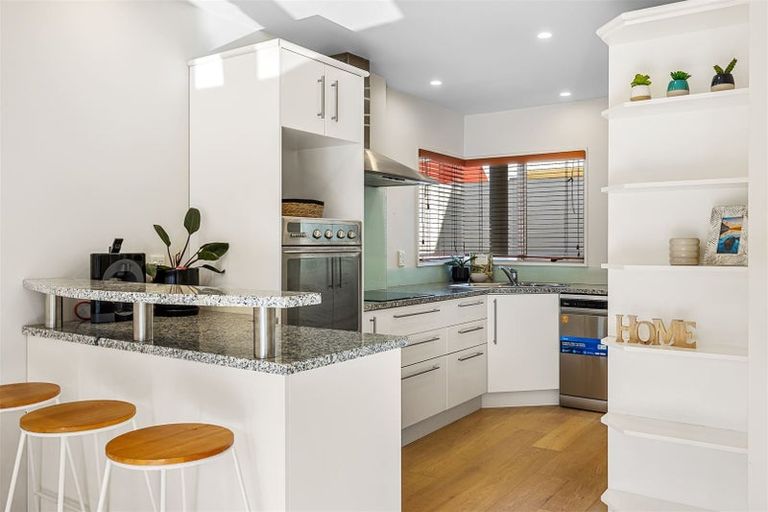 Photo of property in 2/89 Waimairi Road, Upper Riccarton, Christchurch, 8041