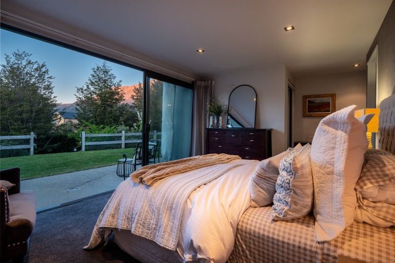 Photo of property in 2 Aberdare Court, Jacks Point, Queenstown, 9371