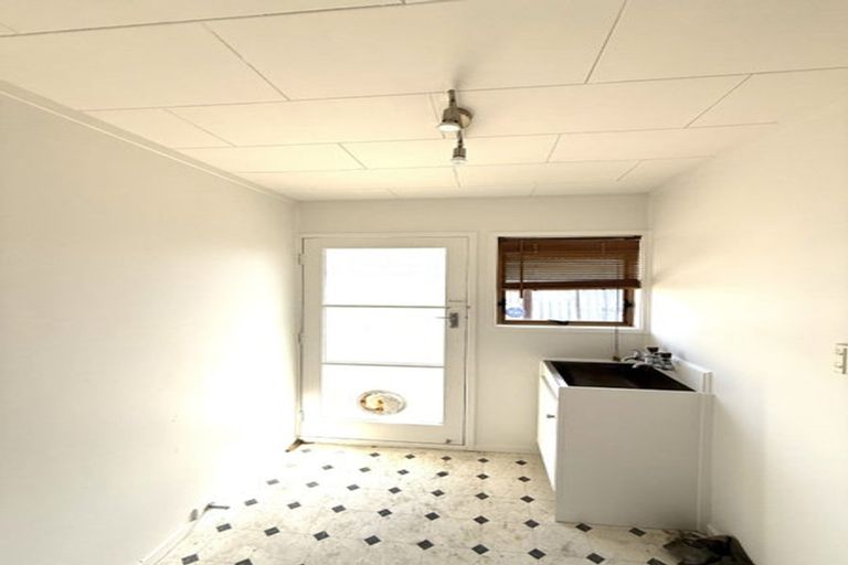Photo of property in 2/47 Zita Maria Drive, Massey, Auckland, 0614