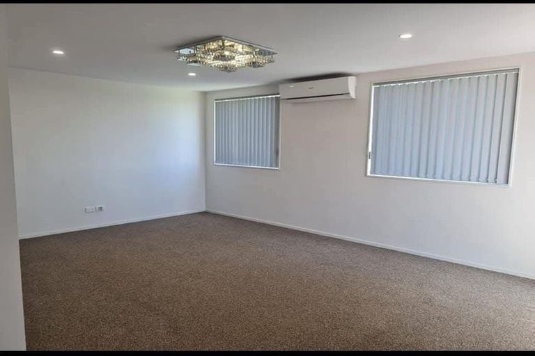 Photo of property in 21 Kirikiri Drive, Papakura, 2110
