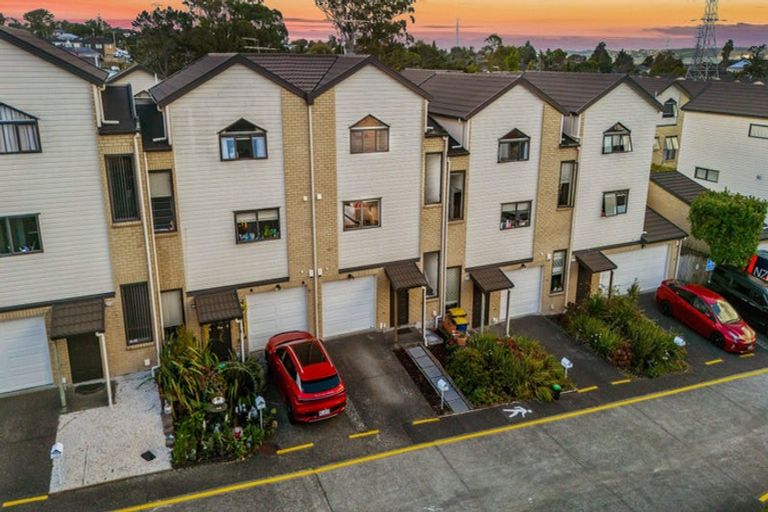 Photo of property in St Claire Village, 10/172 Mcleod Road, Te Atatu South, Auckland, 0610