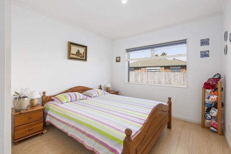 Photo of property in 20 Francis Skinner Place, Orewa, 0931
