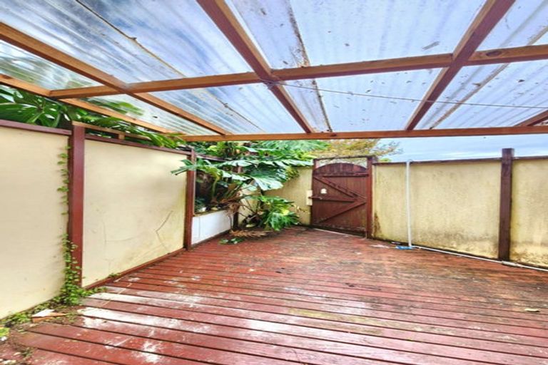 Photo of property in 1/63 Girrahween Drive, Totara Vale, Auckland, 0629