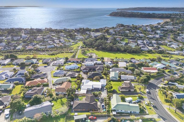 Photo of property in 9 Jean Place, Stanmore Bay, Whangaparaoa, 0932