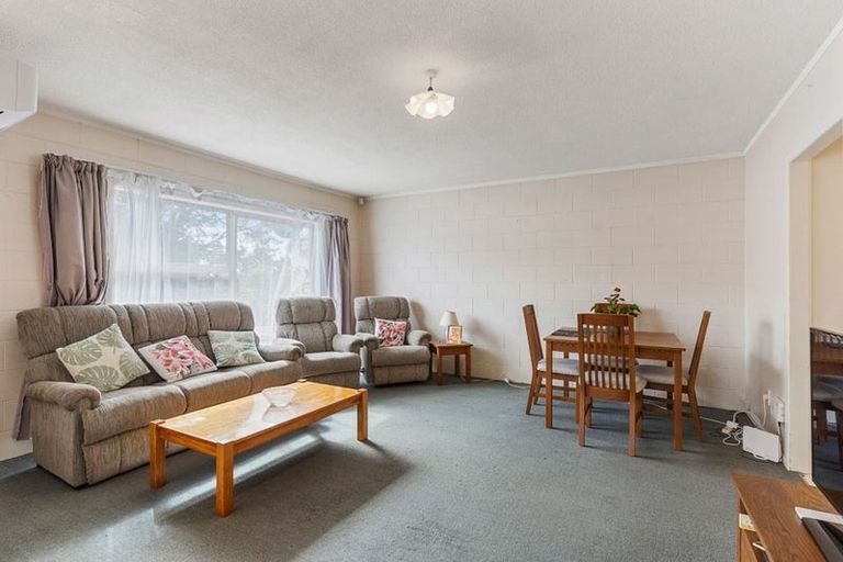 Photo of property in 2 Konini Road, Titirangi, Auckland, 0604