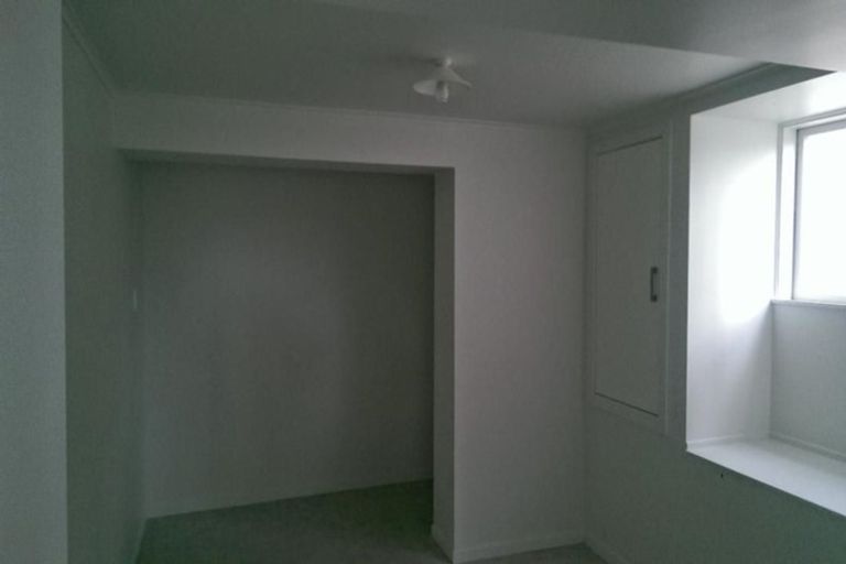 Photo of property in 10 Bishop Street, Green Bay, Auckland, 0604