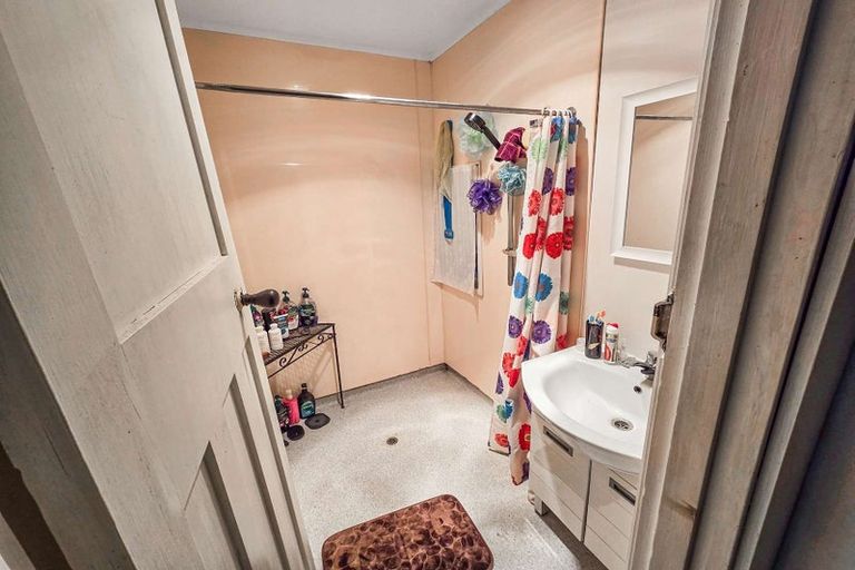 Photo of property in 25 Pakington Street, Westport, 7825