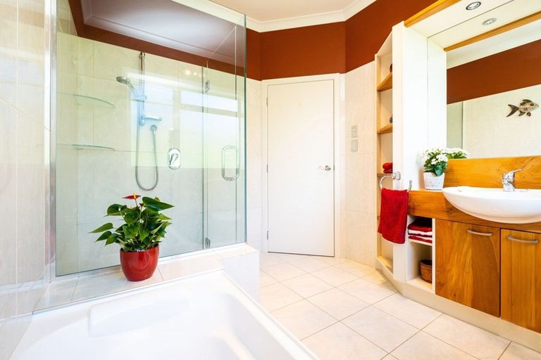 Photo of property in 57 Hikanui Drive, Havelock North, 4130