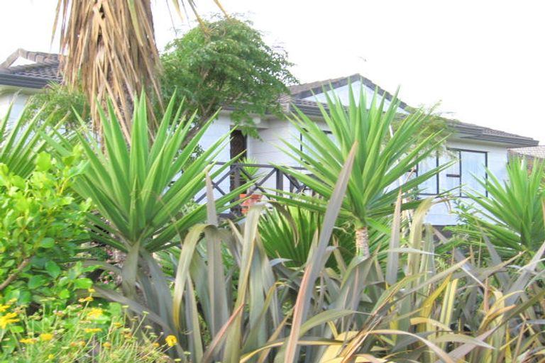 Photo of property in 1/1 Sandgate Avenue, Botany Downs, Auckland, 2010