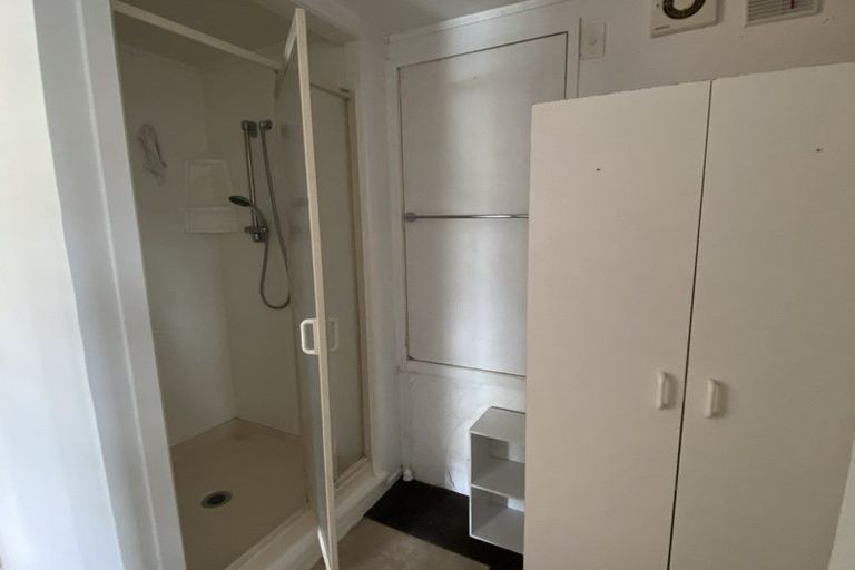 Photo of property in 1/12 Glenvar Road, Torbay, Auckland, 0630