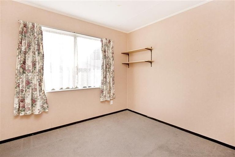 Photo of property in 35 Peter Hall Drive, Kelvin Grove, Palmerston North, 4414