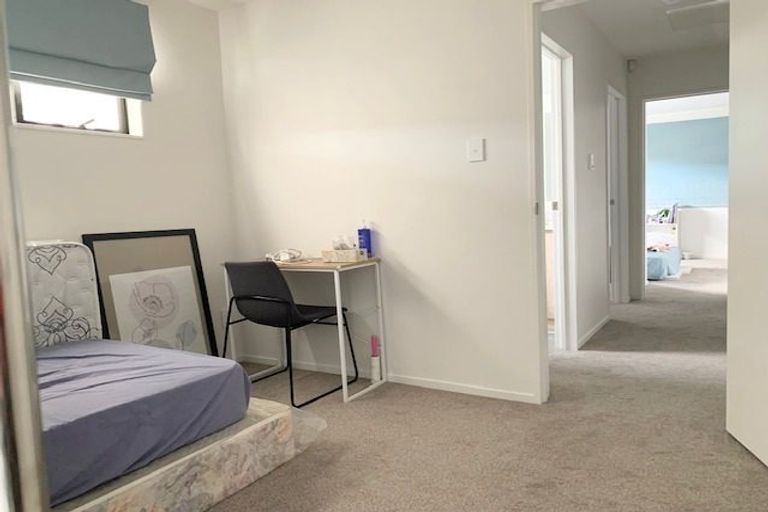 Photo of property in 32 Morihana Close, Glen Eden, 0602