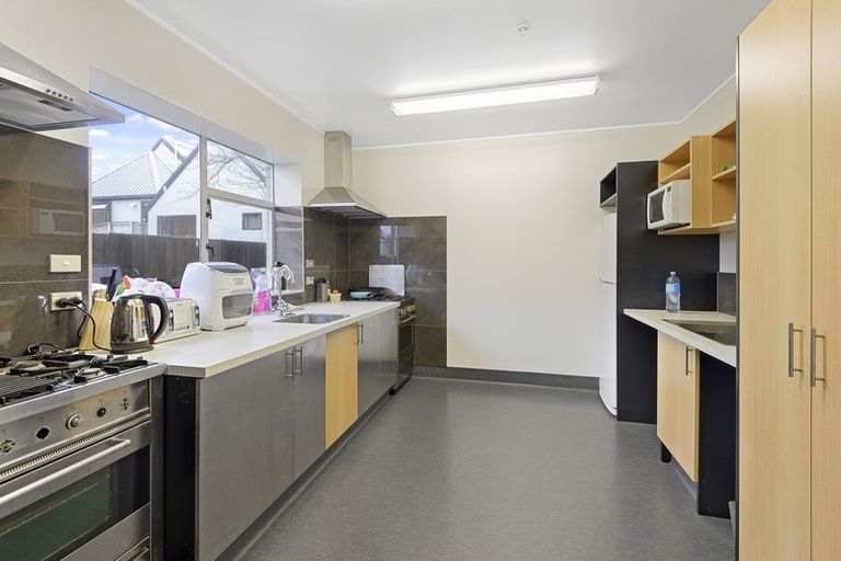 Photo of property in 8 Kowhai Terrace, Saint Martins, Christchurch, 8022