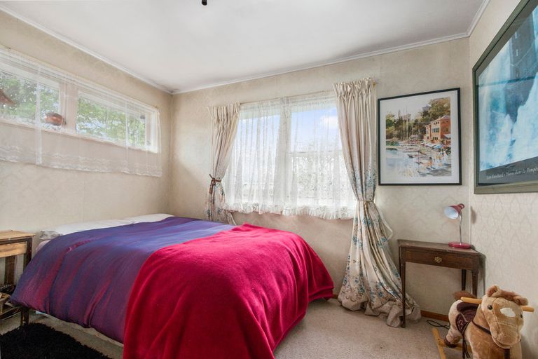 Photo of property in 10 Kaumatua Place, Te Atatu Peninsula, Auckland, 0610
