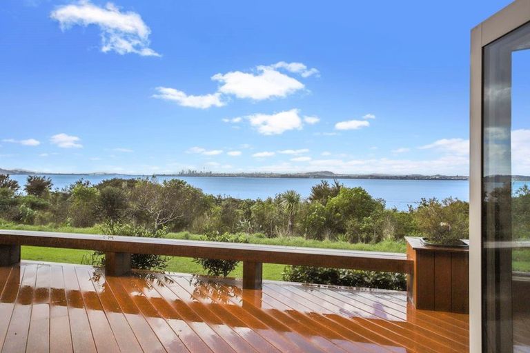 Photo of property in 51 Harbour View Road, Te Atatu Peninsula, Auckland, 0610