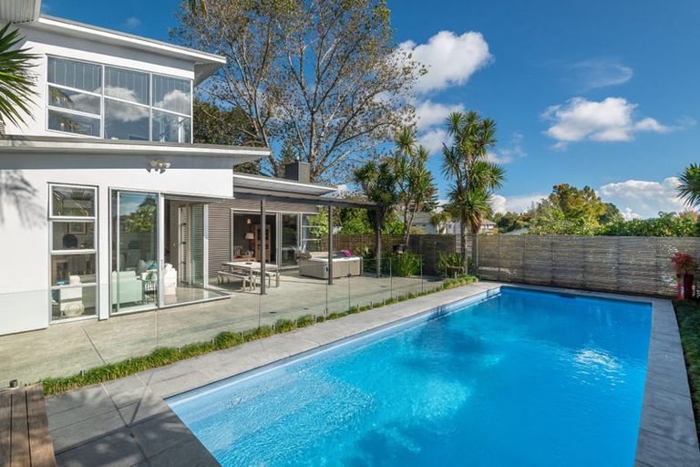 Photo of property in 2 Pounamu Avenue, Greenhithe, Auckland, 0632