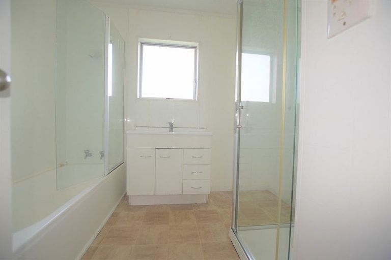 Photo of property in 46 Hindmarsh Street, Henderson, Auckland, 0612