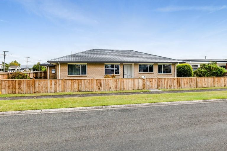 Photo of property in 62 Cutfield Street, Inglewood, 4330