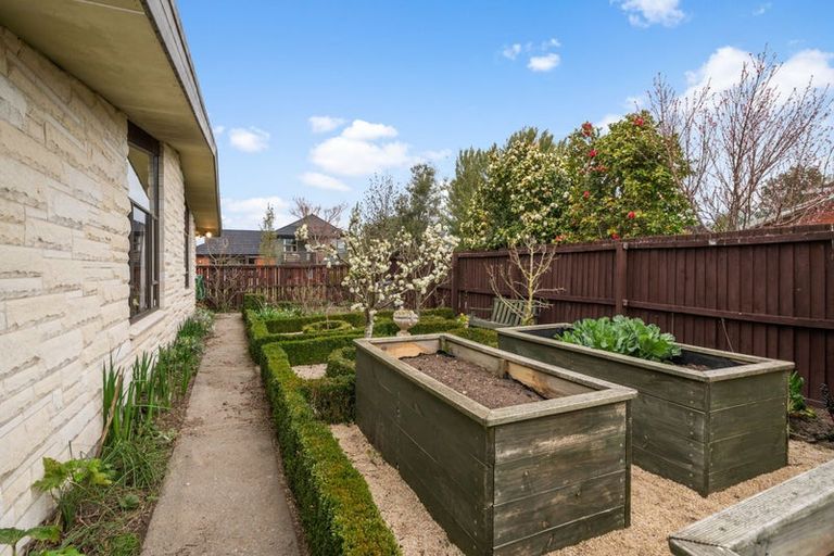 Photo of property in 30 Kingham Place, Avonhead, Christchurch, 8042