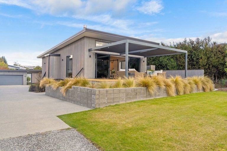 Photo of property in 12 Flora Dora Parade, Lake Hawea, Wanaka, 9382