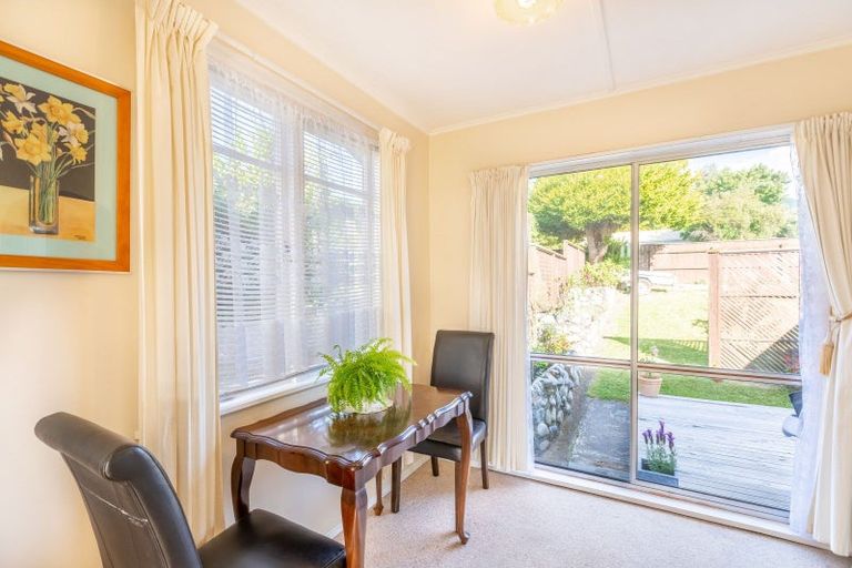 Photo of property in 6 Kaitawa Crescent, Paraparaumu, 5032