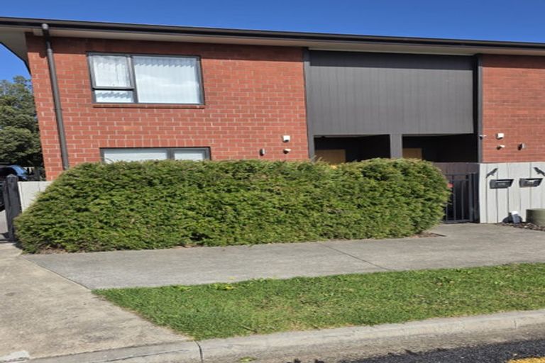 Photo of property in 115 Banks Street, Marfell, New Plymouth, 4310
