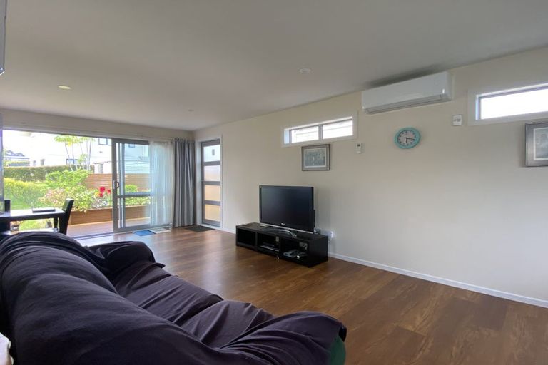 Photo of property in 17a Knightsbridge Drive, Forrest Hill, Auckland, 0620