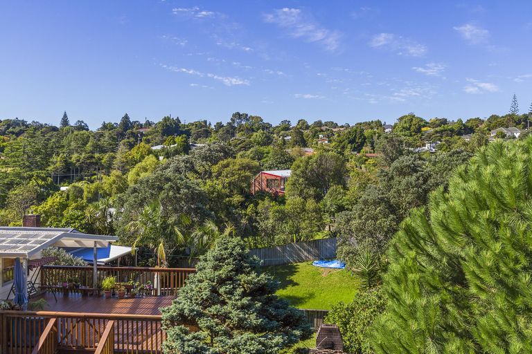 Photo of property in 10c Earl Road, Titirangi, Auckland, 0604