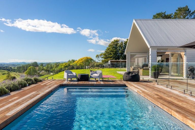 Photo of property in 1232 Taihape Road, Sherenden, Hastings, 4179
