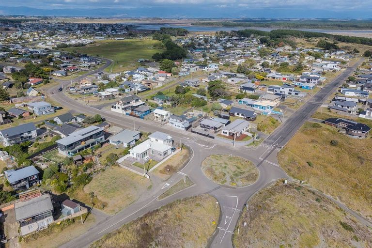 Photo of property in 16 Ocean Beach Street, Foxton Beach, Foxton, 4815