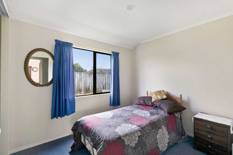 Photo of property in 18 Liddesdale Place, Papakura, 2110