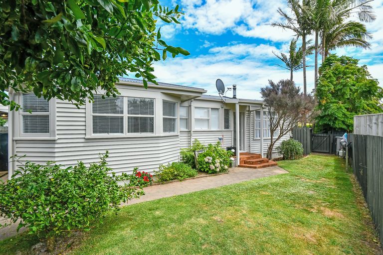 Photo of property in 11a Youngs Road, Papakura, 2110