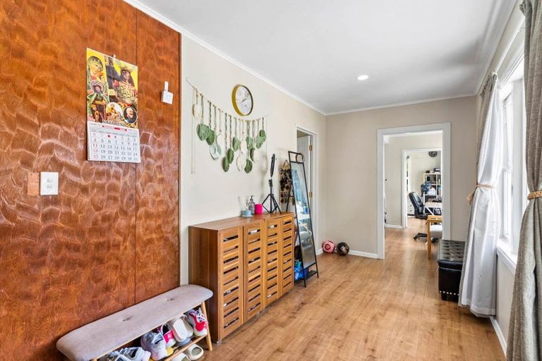 Photo of property in 2/13 Ocean View Road, Hillcrest, Auckland, 0627