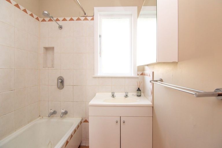 Photo of property in 20 Milton Street, Roslyn, Palmerston North, 4414