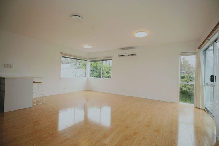 Photo of property in 2/12 Sherwood Avenue, Te Atatu South, Auckland, 0610