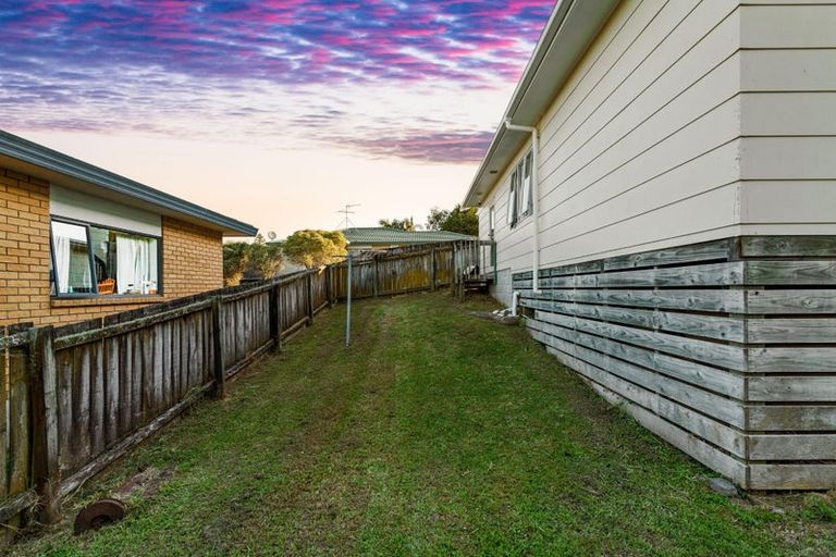 Photo of property in 16g Roick Parade, Glen Eden, Auckland, 0602