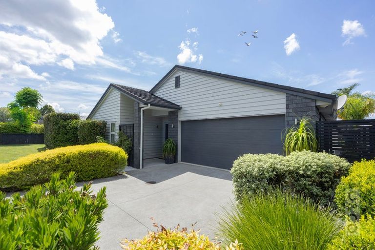 Photo of property in 9 Pohutukawa Parade, Riverhead, 0820