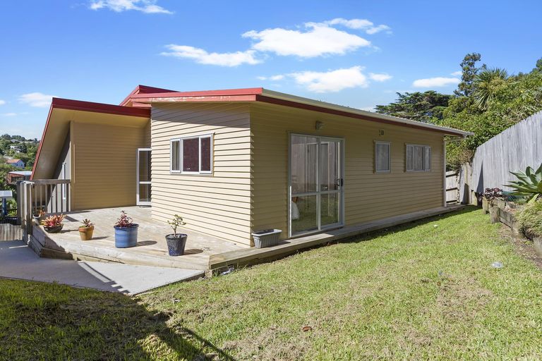 Photo of property in 10c Earl Road, Titirangi, Auckland, 0604
