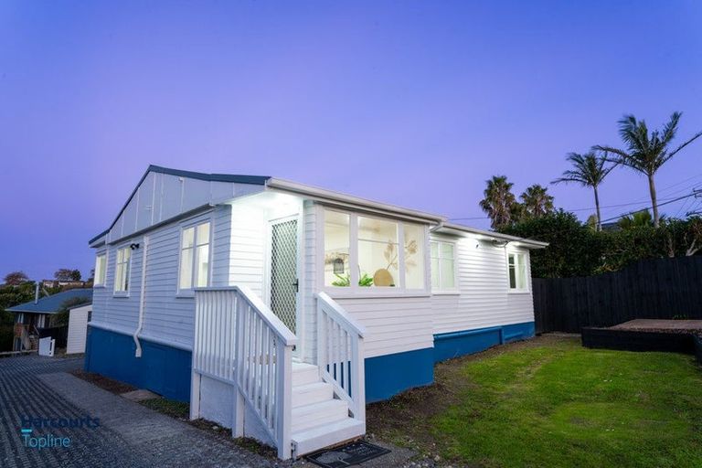 Photo of property in 96 Rosier Road, Glen Eden, Auckland, 0602